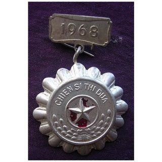 VIETNAM 1968 Viet Cong Medal 'Chien Si Thi Dua'