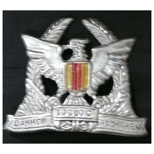 Vietnam War - VNAF - South Vietnam - Air Force -Cap Badge