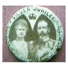 1935 King George V & Queen Mary Silver Jubilee Badge